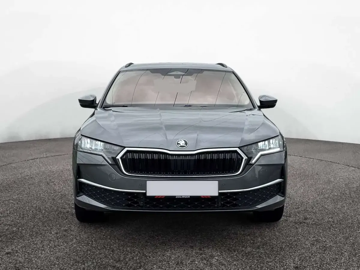 Gebraucht Skoda Octavia Selection 150 PS (110 kW) 2025 Graphitegrau Kombi