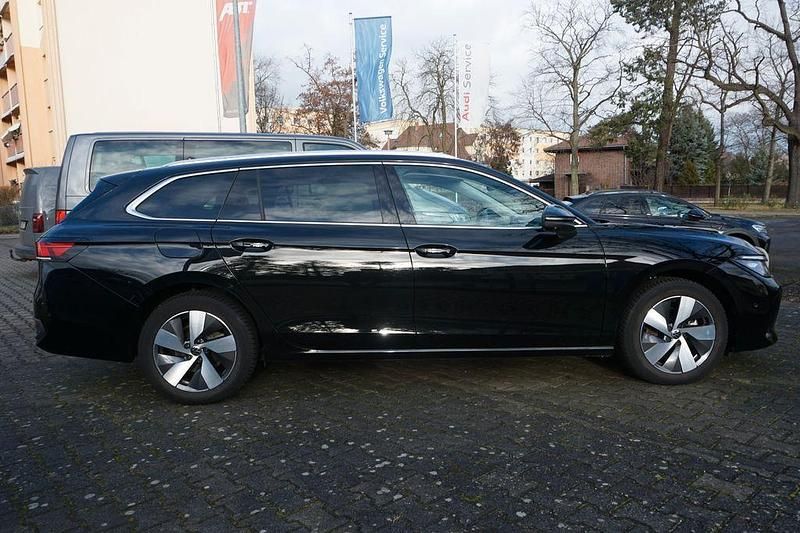 Gebraucht VW Passat Business 150 PS (110 kW) 2025 Schwarz Kombi