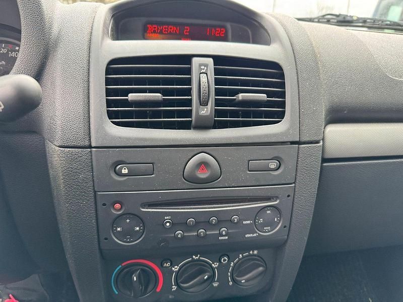 Second-hand Renault Clio II 59 CP (43 kW) 2009 Roșu Hatchback