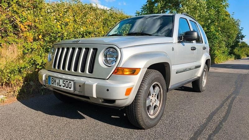 Silber Gebraucht 2005 Jeep Cherokee SUV | 8.800 € (Etwas zu teuer) - Bild 1/4