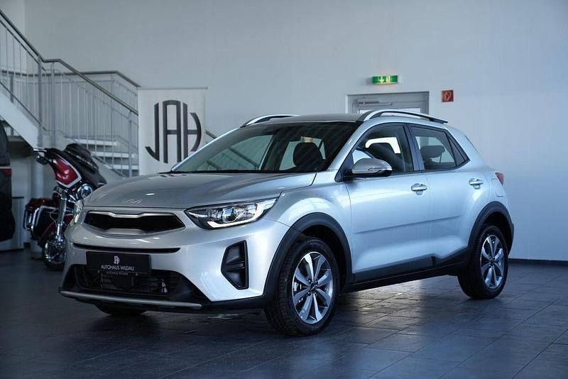 Gebraucht Kia Stonic Vision 101 PS (74 kW) 2024 (kcs) sparklingsilber met. SUV