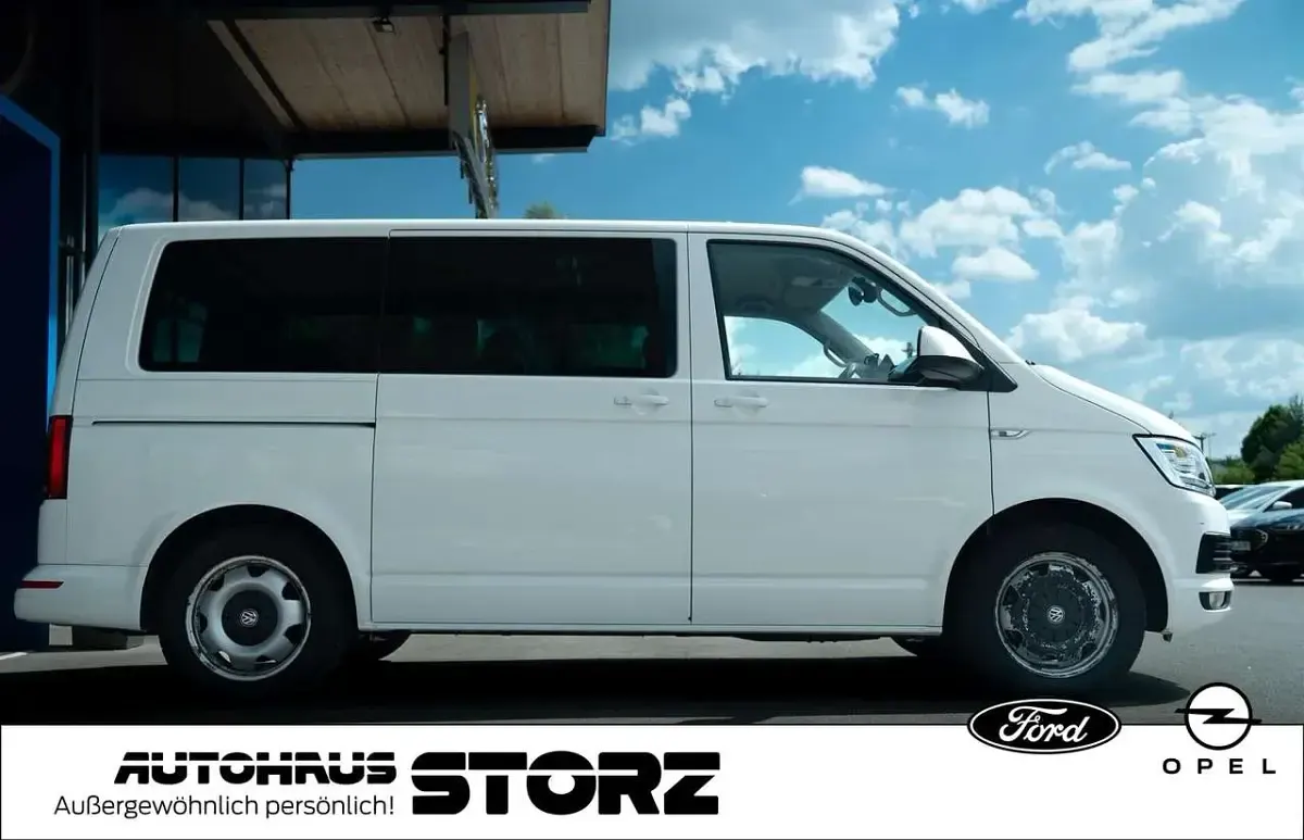 Gebraucht VW Multivan Comfortline 204 PS (150 kW) 2017 Candyweiß Van / Kleinbus