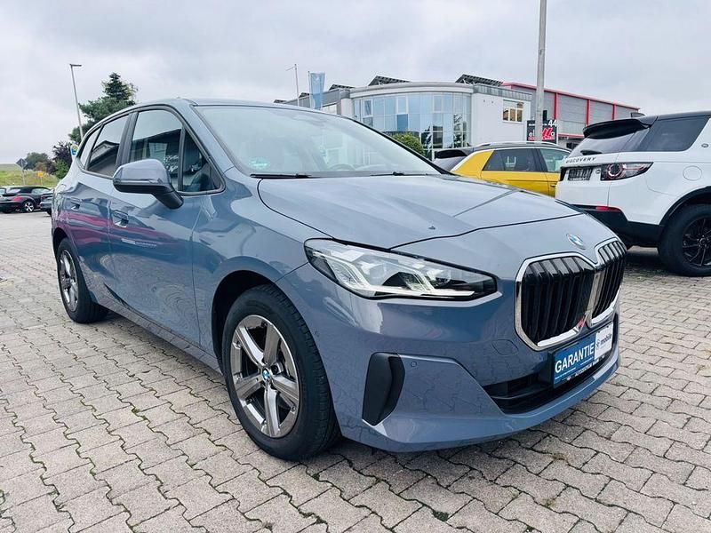 Grau Gebraucht 2023 BMW 220 Kombi | 28.970 € (Superpreis) - Bild 1/4