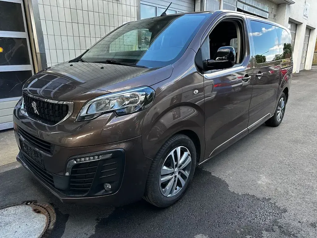 Gebraucht Peugeot Traveller Active 144 PS (105 kW) 2022 Braun Van / Kleinbus