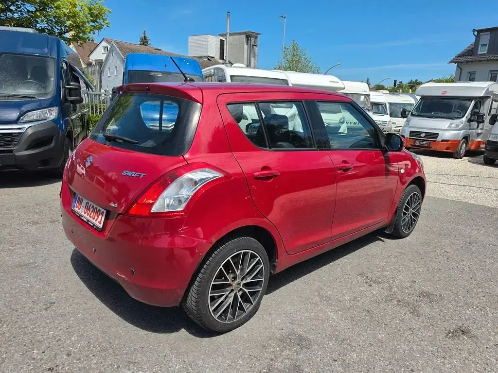 Gebraucht Suzuki Swift Club 94 PS (69 kW) 2012 Rot Kleinwagen