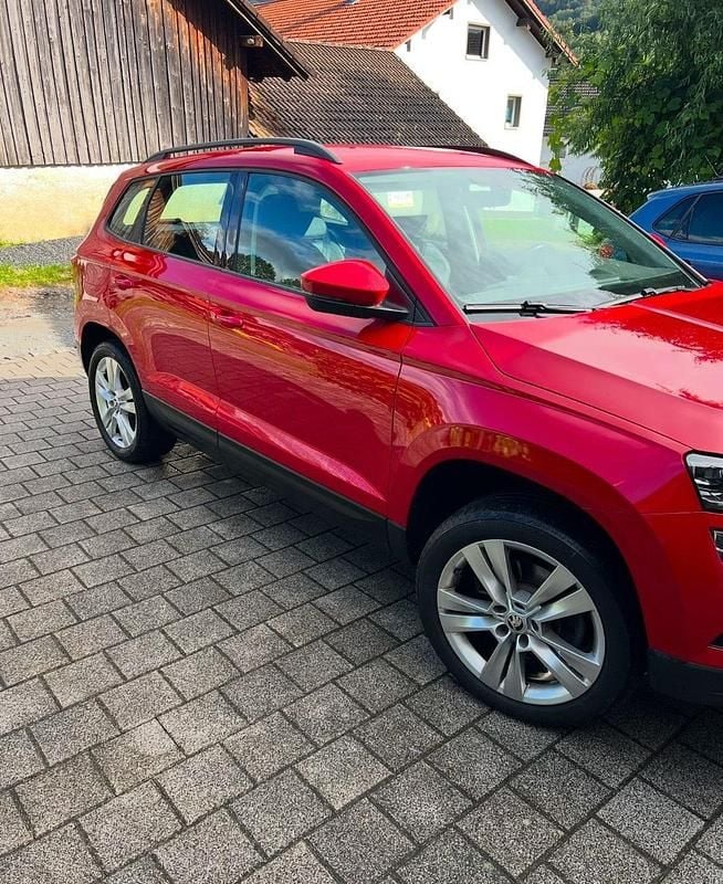 Rot Gebraucht 2020 Skoda Karoq SUV | 23.499 € (Superpreis) - Bild 1/4