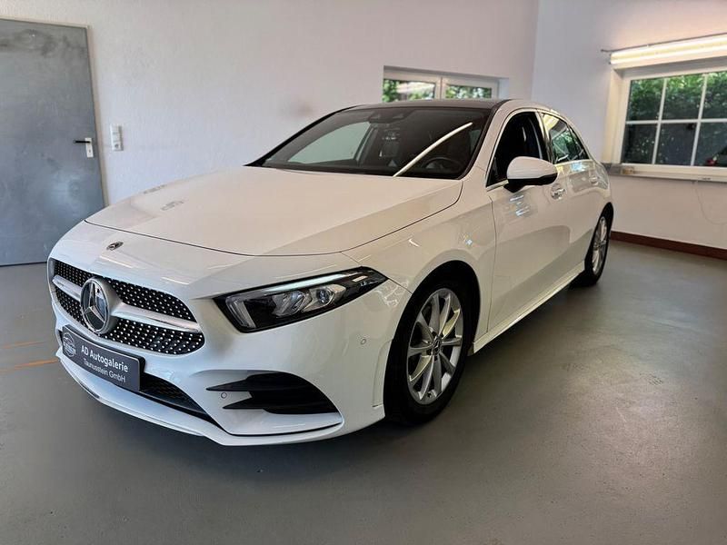 Weiß Gebraucht 2018 Mercedes A200 Limousine | 24.000 € (Teuer) - Bild 1/4