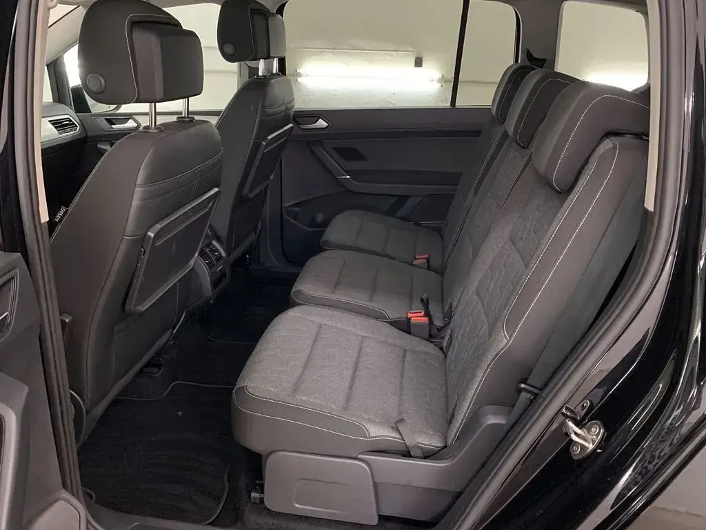 Gebraucht VW Touran Move 150 PS (110 kW) 2024 Schwarz Van / Kleinbus