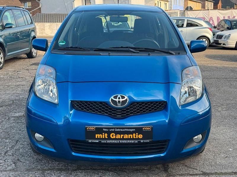 Gebraucht Toyota Yaris Executive 101 PS (74 kW) 2011 Blau Kleinwagen
