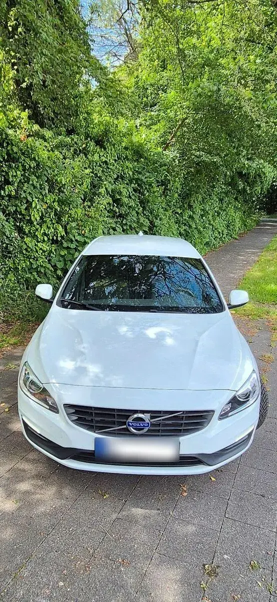 Gebraucht Volvo V60 150 PS (110 kW) 2016 Weiß Kombi