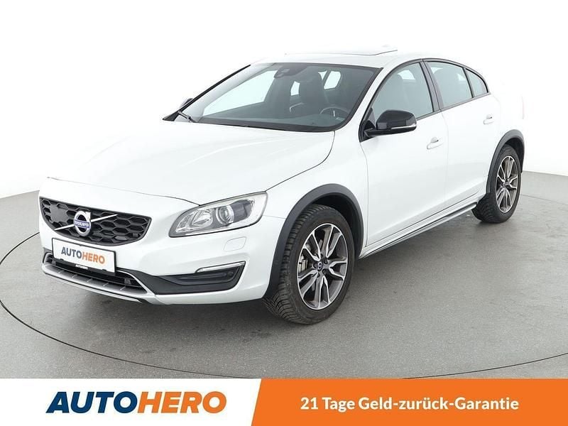 Weiß Gebraucht 2016 Volvo S60 CC Momentum Limousine | 16.970 € - Bild 1/3