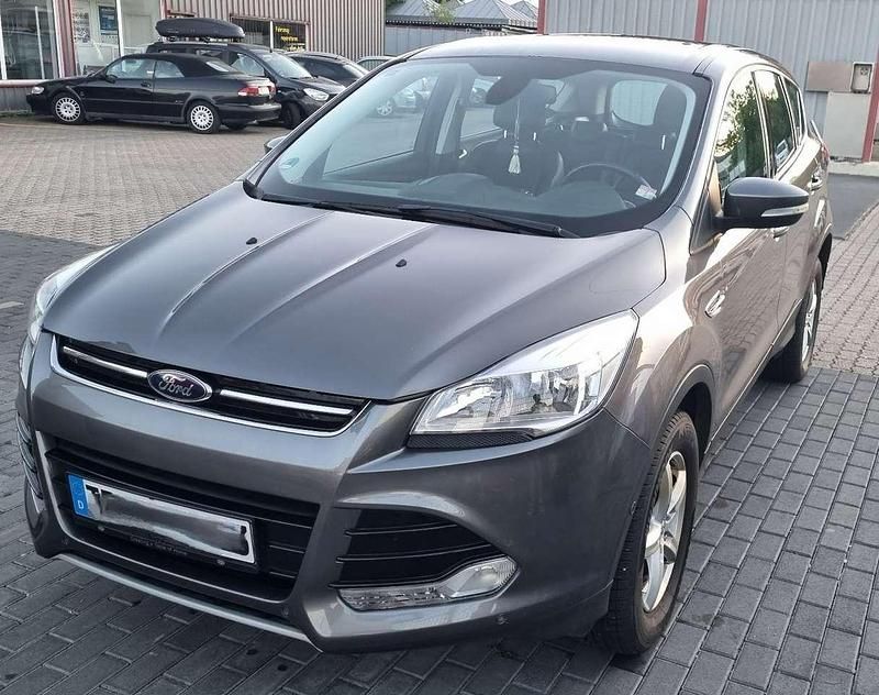 Grau Gebraucht 2014 Ford Kuga Titanium SUV | 8.800 € (Fairer Preis) - Bild 1/4