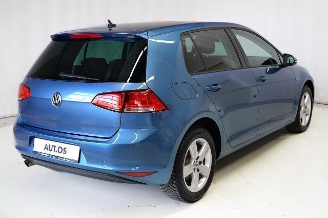 Gebraucht VW Golf VII Comfortline 110 PS (80 kW) 2015 Blau metallic Limousine