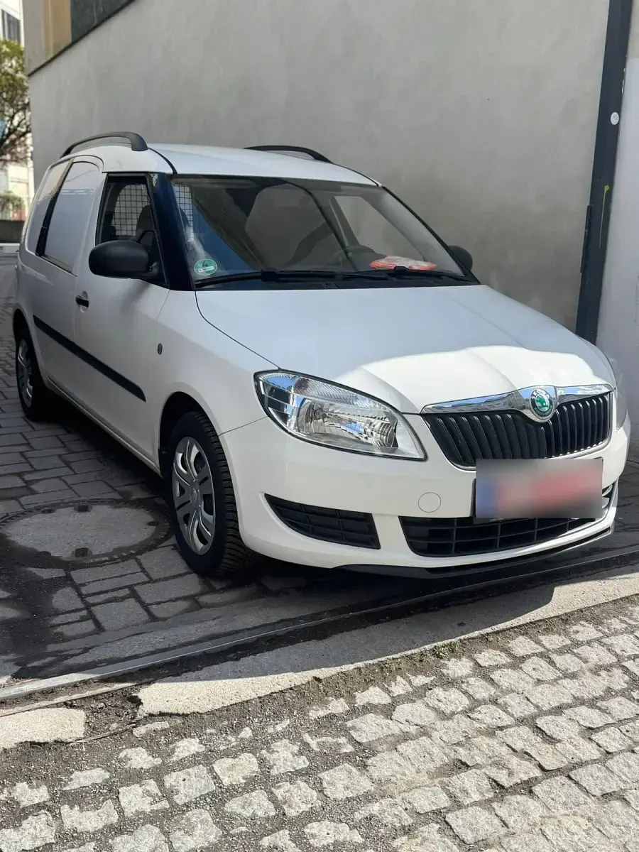 Gebraucht Skoda Roomster 69 PS (50 kW) 2012 Weiß Van / Kleinbus