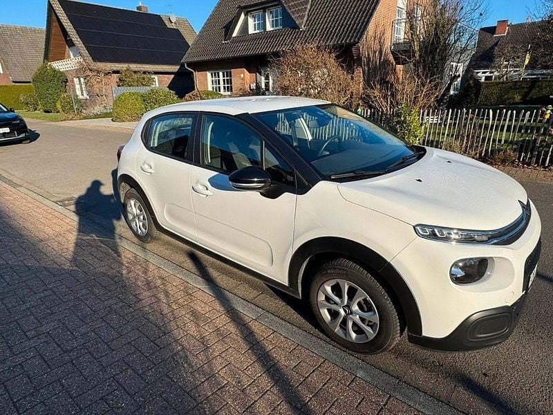 Weiß Gebraucht 2018 Citroën C3 Feel Kleinwagen | 6.699 € (Guter Preis) - Bild 1/4