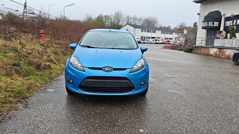 Gebraucht Ford Fiesta 95 PS (69 kW) 2011 Blau Kleinwagen