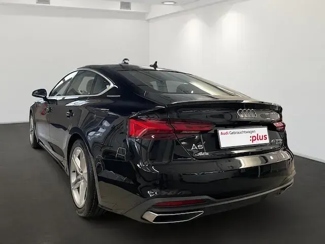 Gebraucht Audi A5 Sportback Basis 204 PS (150 kW) 2023 Brillantschwarz Kleinwagen