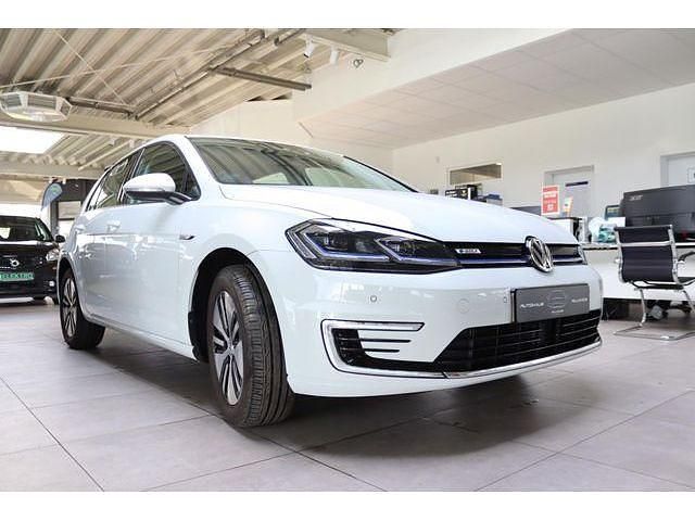 Gebraucht VW Golf 100 kW (136 PS) 2020 Pure white Limousine