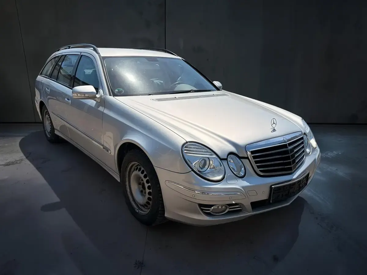 Gebraucht Mercedes E320 Avantgarde 224 PS (164 kW) 2006 Silber Kombi
