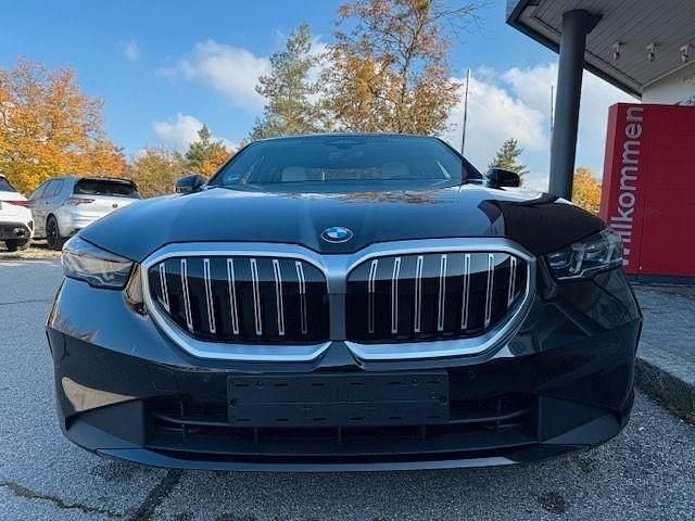 Second-hand BMW 520 197 CP (144 kW) 2025 Negru Berlinǎ