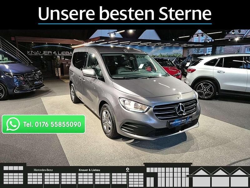 Grau Gebraucht 2023 Mercedes 180 Style Limousine | 28.660 € (Fairer Preis) - Bild 1/4