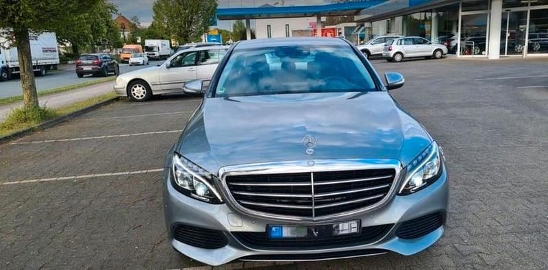 Grau Gebraucht 2014 Mercedes C220 Limousine | 16.600 € (Etwas zu teuer) - Bild 1/4
