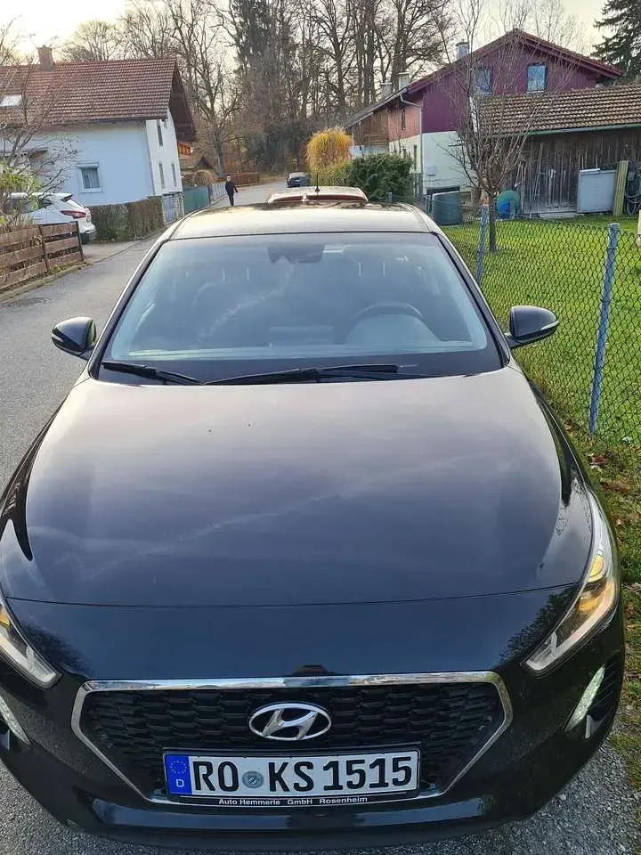 Gebraucht Hyundai i30 Trend 140 PS (102 kW) 2017 Schwarz Limousine