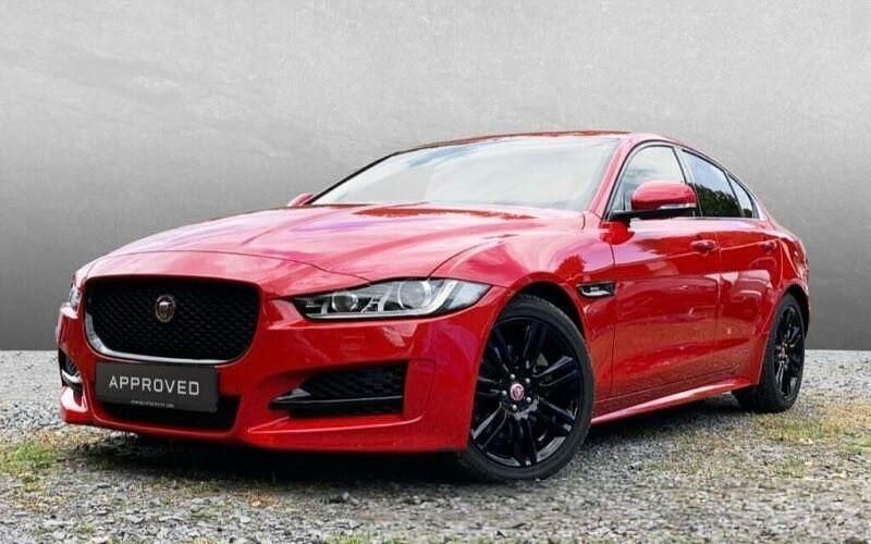 Gebraucht Jaguar XE R-Sport 179 PS (131 kW) 2019 Rot Limousine