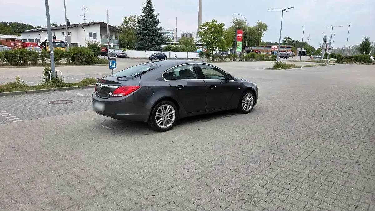 Gebraucht Opel Insignia 163 PS (119 kW) 2011 Grau Limousine