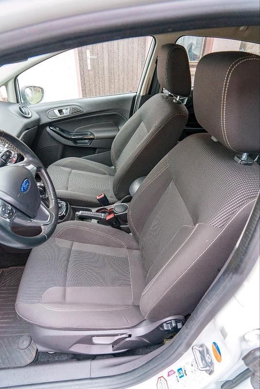 Gebraucht Ford Fiesta 125 PS (91 kW) 2015 Weiß Kleinwagen