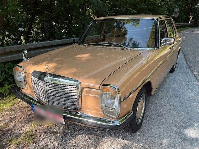 Braun Gebraucht 1975 Mercedes W115 Limousine | 12.900 € - Bild 1/4