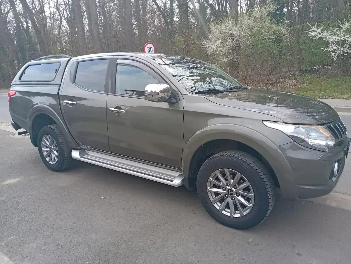 Gebraucht Mitsubishi L200 175 PS (128 kW) 2017 Andere farben Pickup