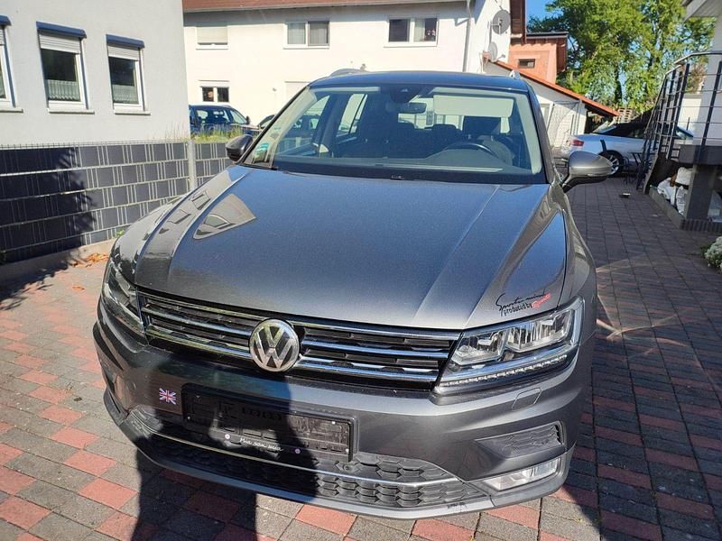 Grau Gebraucht 2016 VW Tiguan Highline SUV | 18.700 € (Guter Preis) - Bild 1/4