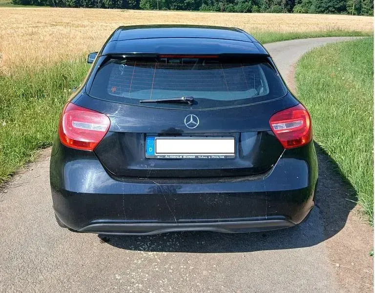 Gebraucht Mercedes A180 122 PS (89 kW) 2013 Schwarz Kleinwagen