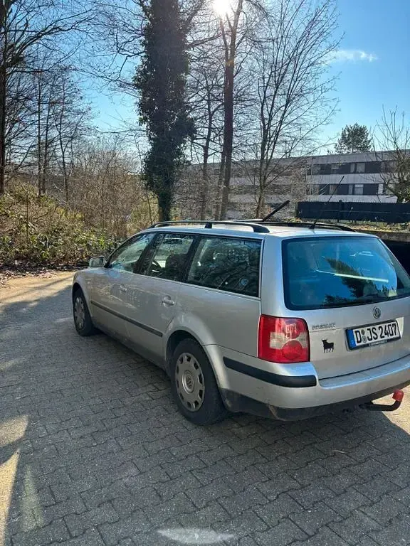 Gebraucht VW Passat Comfortline 101 PS (74 kW) 2001 Silber Kombi