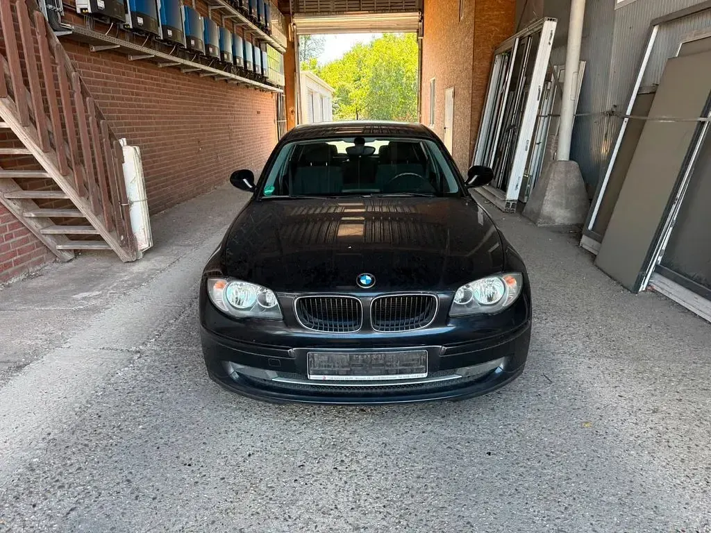 Gebraucht BMW 118 143 PS (105 kW) 2009 Schwarz Kleinwagen