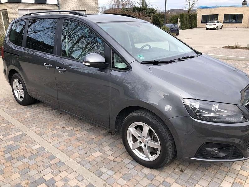 Grau Gebraucht 2012 Seat Alhambra Ecomotive Van / Kleinbus | 7.900 € - Bild 1/4