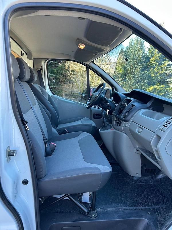 Gebraucht Renault Trafic 115 PS (84 kW) 2013 Weiß Van / Kleinbus