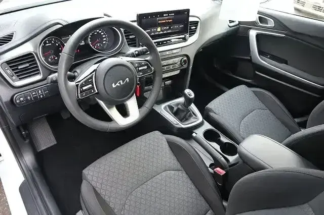 Używany Kia Ceed 2025 Biały Hatchback