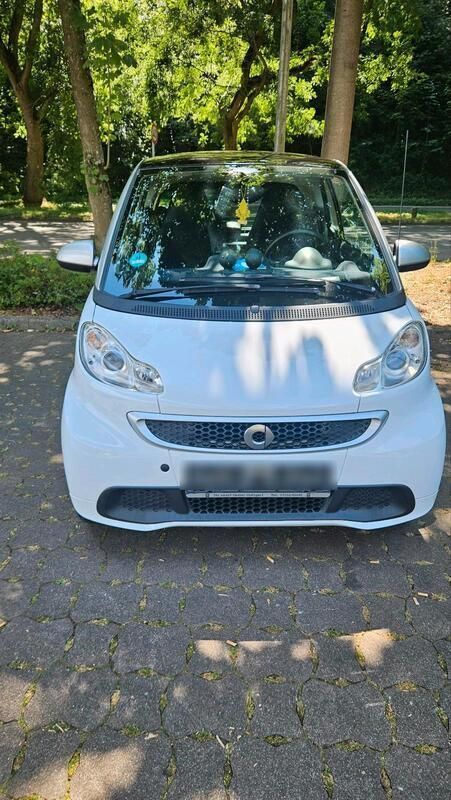 Weiß Gebraucht 2014 Smart ForTwo Coupé Kleinwagen | 6.500 € (Etwas zu teuer) - Bild 1/4