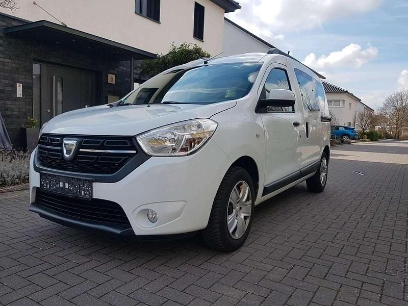 Gebraucht Dacia Dokker Celebration 116 PS (85 kW) 2017 Weiß Van / Kleinbus