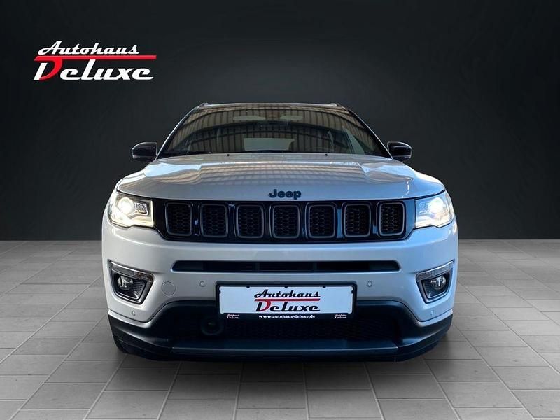 Second-hand Jeep Compass 241 CP (177 kW) 2021 Argintiu SUV