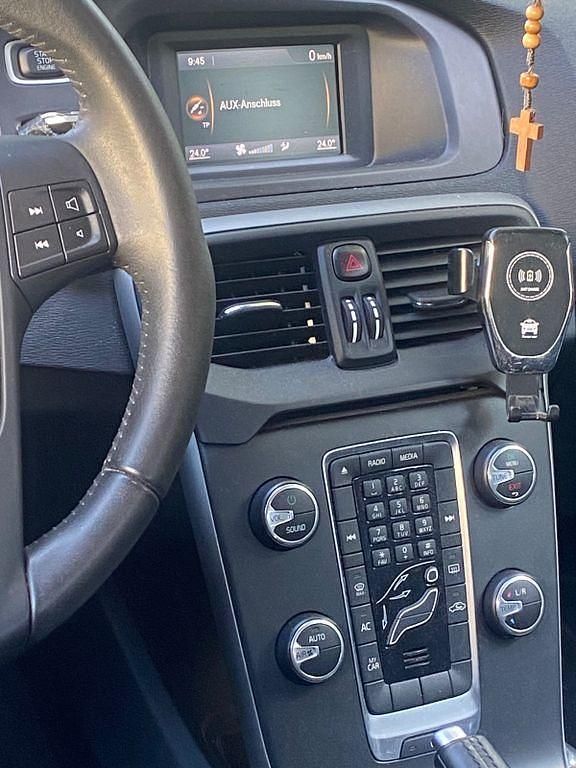 Gebraucht Volvo V40 Kinetic 122 PS (89 kW) 2018 Rot Kombi