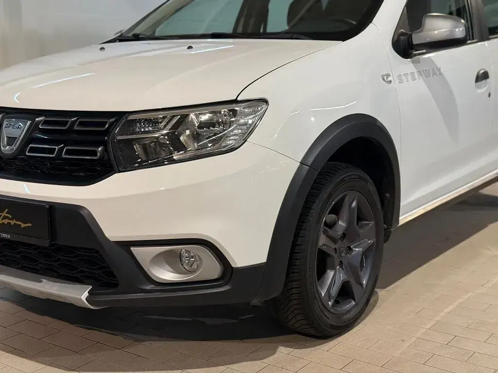Gebraucht Dacia Sandero Celebration 90 PS (66 kW) 2017 Weiß Limousine