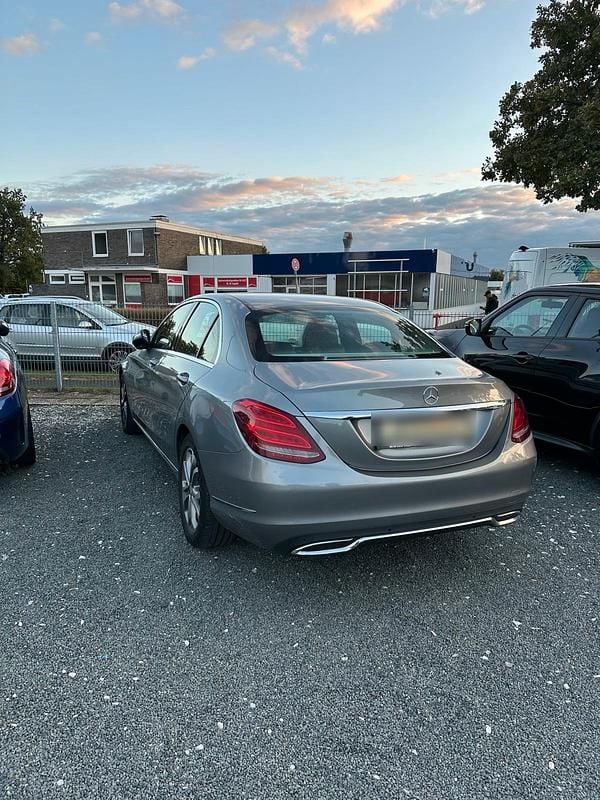 Grau Gebraucht 2015 Mercedes C220 Limousine | 19.999 € (Teuer) - Bild 1/4