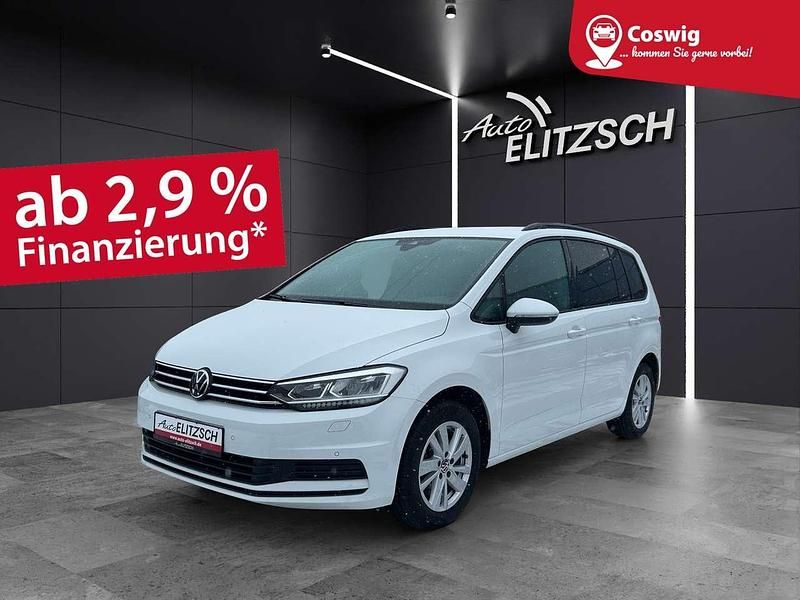 Pure white Gebraucht 2022 VW Touran Comfortline Van / Kleinbus | 19.950 € (Superpreis) - Bild 1/4