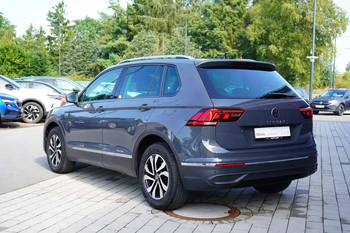 Gebraucht VW Tiguan Active 150 PS (110 kW) 2022 Grau SUV