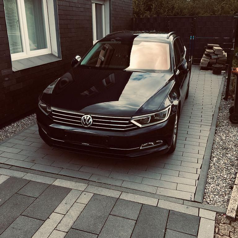 Gebraucht 2016 VW Passat Comfortline Kombi | 12.000 € (Teuer) - Bild 1/2
