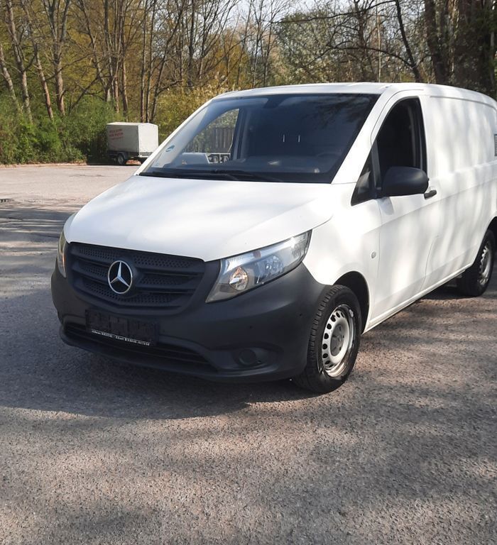 Weiß Gebraucht 2015 Mercedes Vito Van / Kleinbus | 9.900 € (Guter Preis) - Bild 1/4