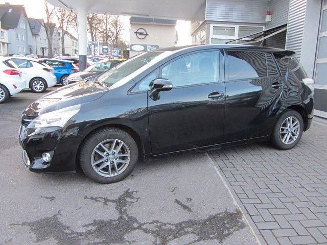 Gebraucht Toyota Verso Skyview Edition 147 PS (108 kW) 2015 Schwarz Van / Kleinbus